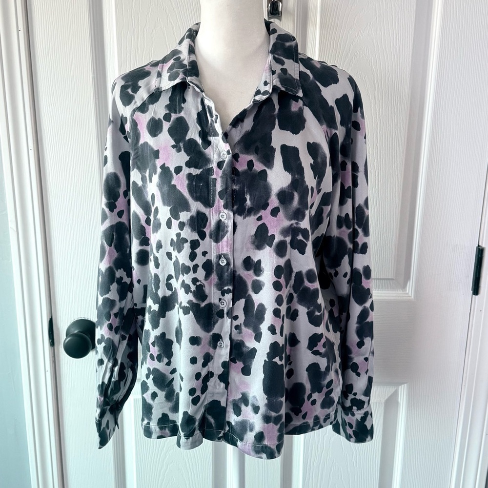 Cloth and Stone Anthropologie Purple Motif Leopard Button Down Shirt